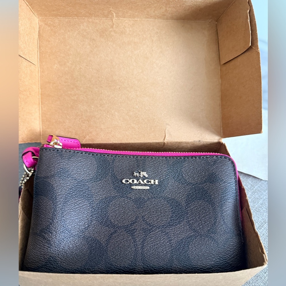 NEW COACH DOUBLE CORNER ZIP WRISTLET IN SIGNATURE
CANVAS. - Picture 2 of 8